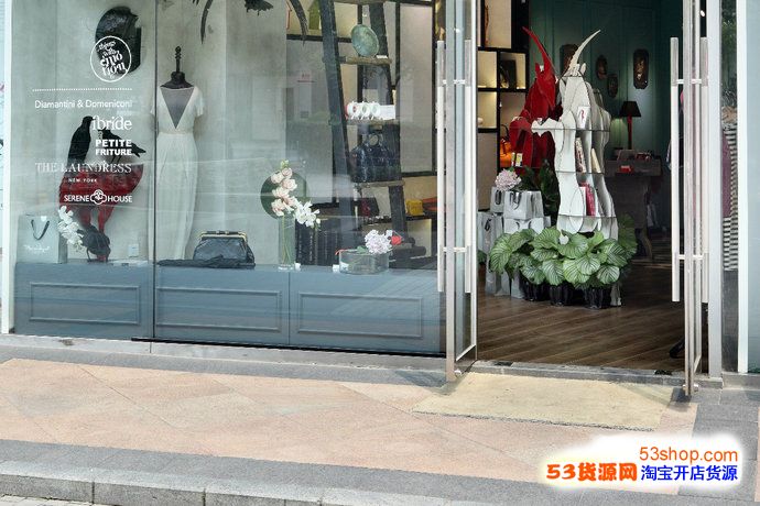 什么样的店址条件适合开服装店?衡量好店址的